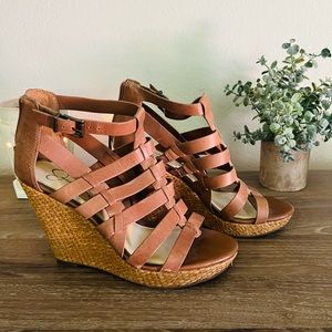 Worn 1x for a rehearsal dinner